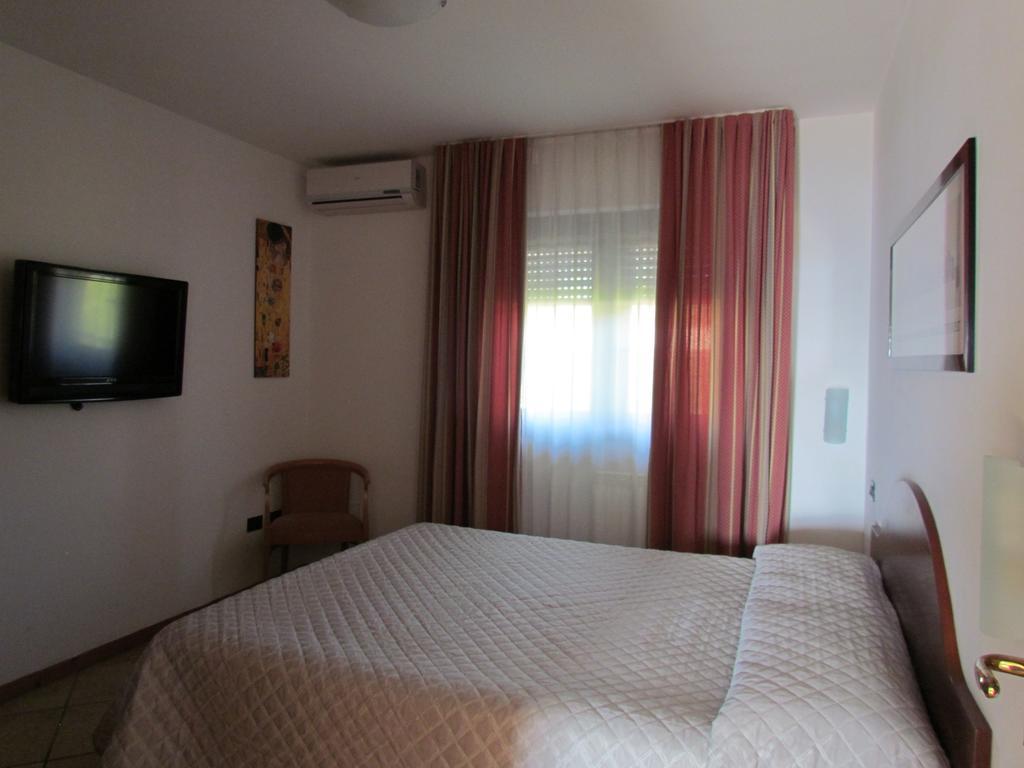 มิรามาเร เรซิเดนเช เกสท์เฮาส์ Aparthotel ปอซซุออลี ภายนอก รูปภาพ